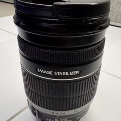 Canon Zoom Lens EF-S 18-200 mm