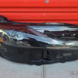 Toyota Camry XLE/XSE Right Side Headlight 2025-2026