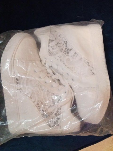 Lacy Wedge Shoes Size 9