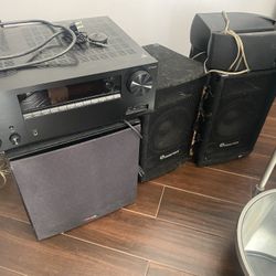 Stereo System With Bass And Speakers 