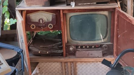 Old vintage TV set