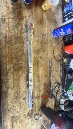 Click type snap on torque wrench for wheels
