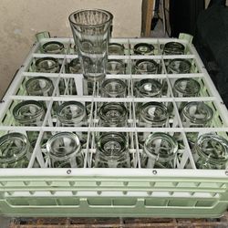 25 Count Rack Of Pint Glasses With Glass Rack