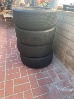 4 tires with rims. And hubcaps off of 2024 Honda Civic.