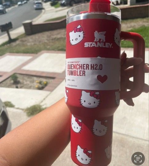 Stanley 40oz Red Hello Kitty Travel Tumbler Thermos Flowstate Straw Cup