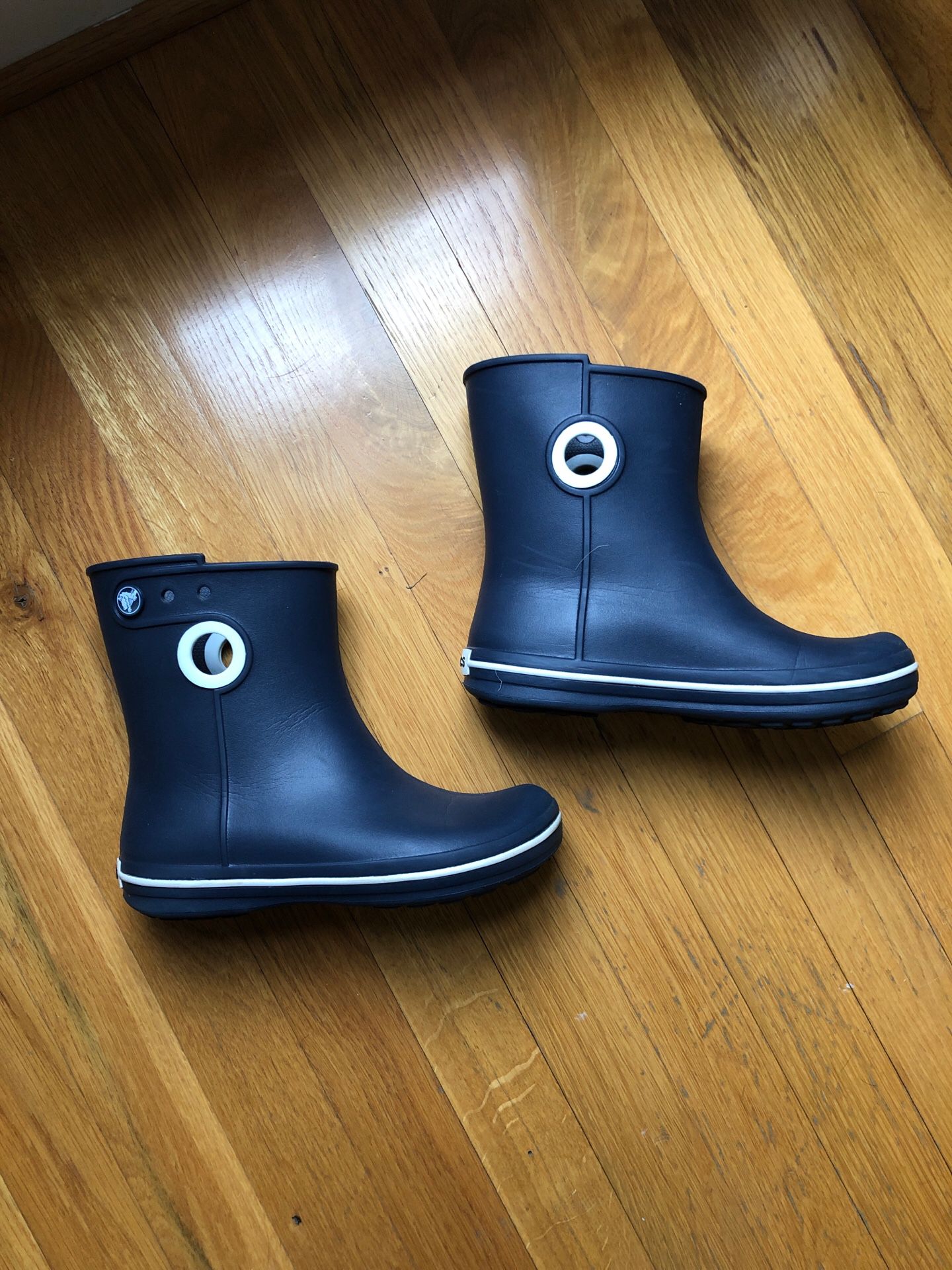 New! Croc’s women’s rain boots - size 4