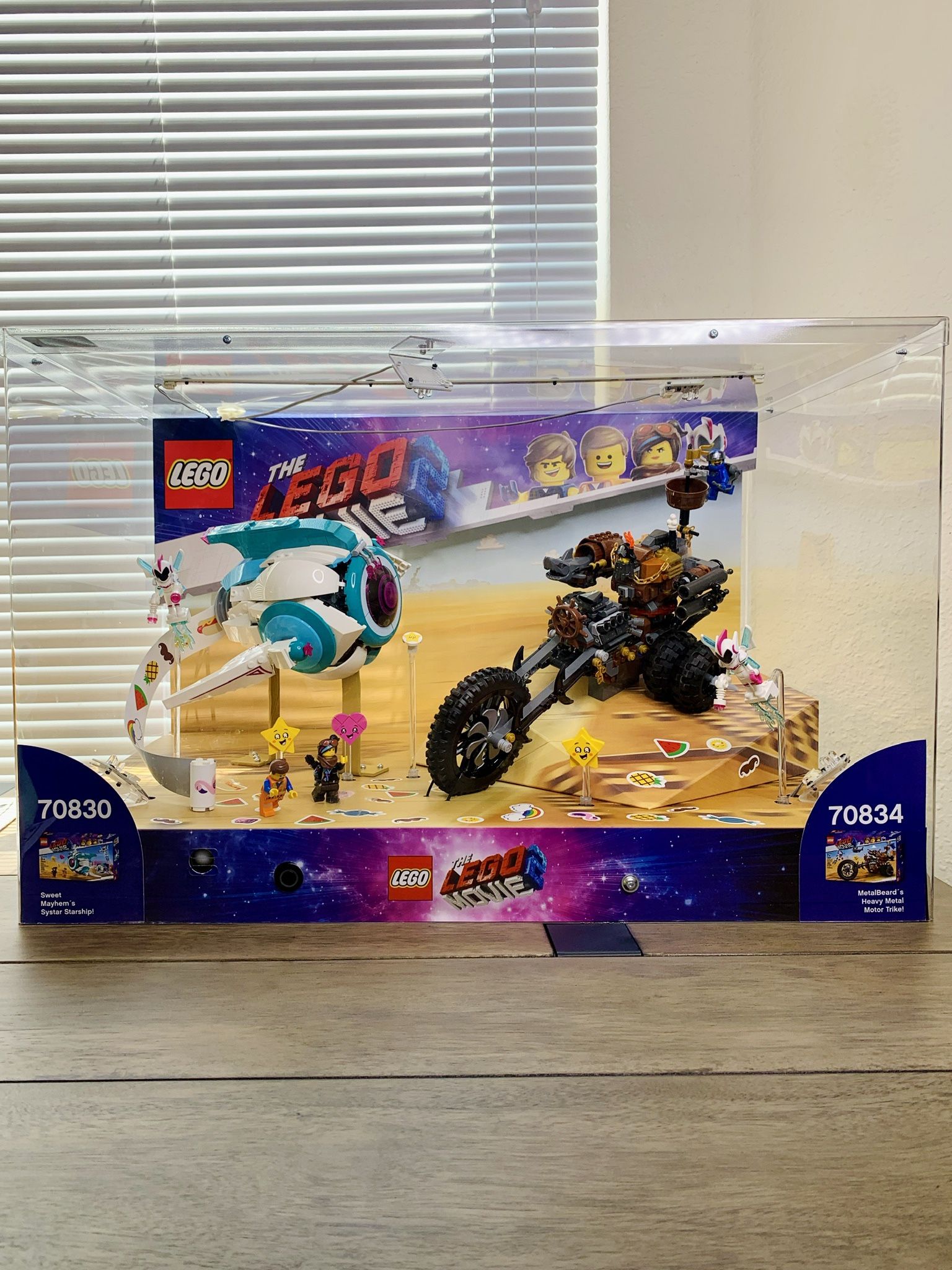 The Lego Movie Store Display Box With Minifigures NEW