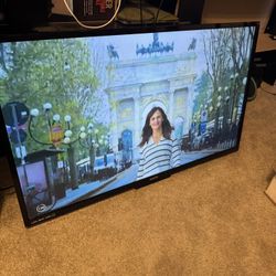 32” Inch Flat Screen TV Plus Wall Mount And Screws