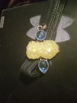 Vintage Large Bakelite Pendent 