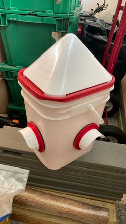 Chicken feeder