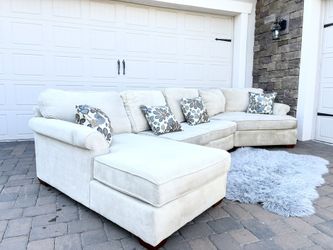 Beige  Havertys Sectional Couch 