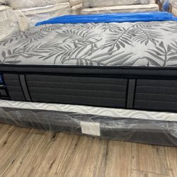 Queen Sealy Posturepedic Pillowtop Mattress Includes Boxspring 