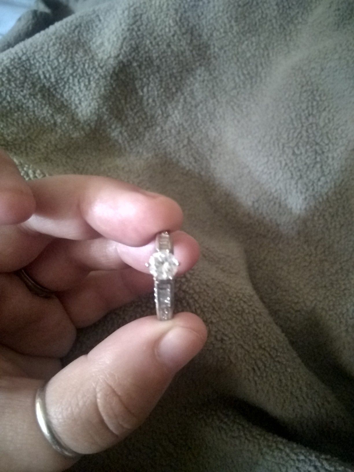 White gold 10k diamond ring