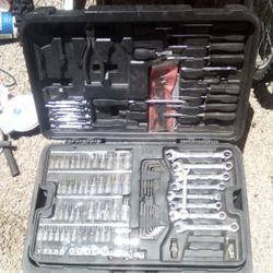 Pittsburgh 301 Piece Mechanics Tool Set