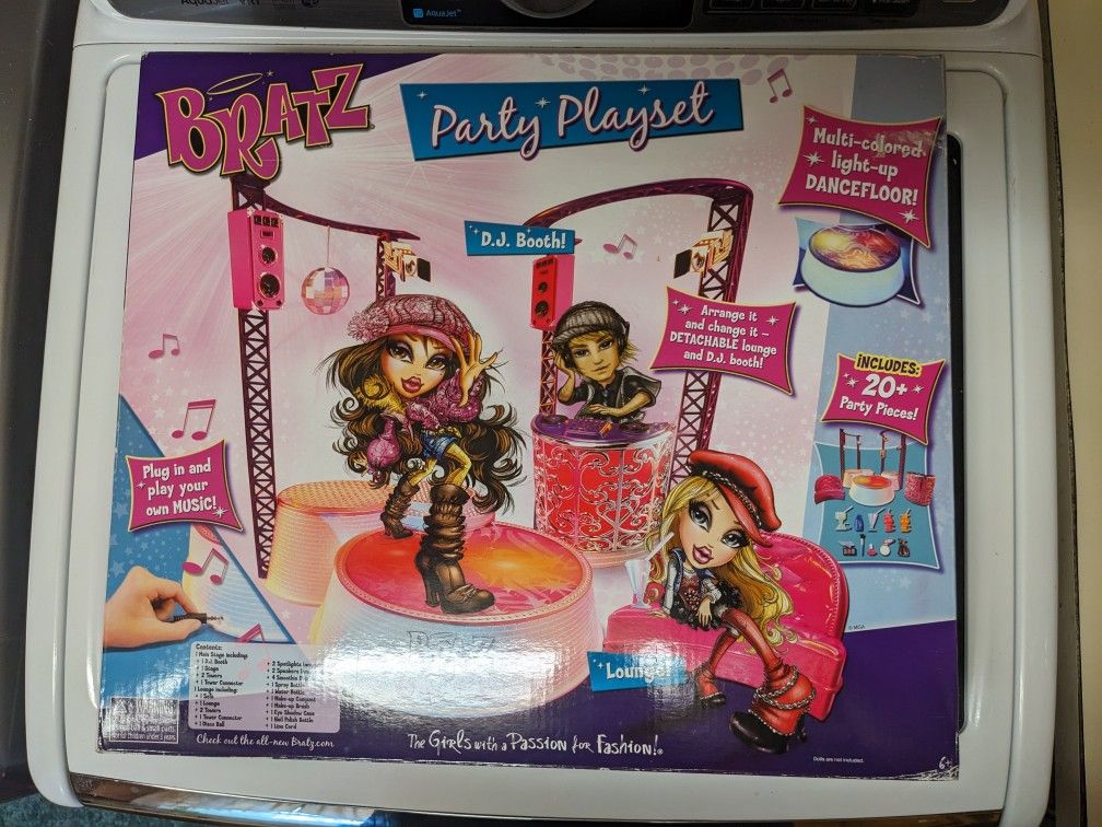 Bratz 10 Anniversary D J Booth Party Playset