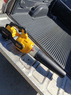 DEWALT
FLEXVOLT 60V MAX 125 MPH 600 CFM Brushless Cordless Battery Powered Blower (Tool Only)