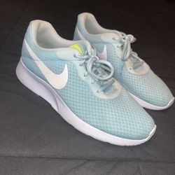 Women's Nike Tanjun Glacier Size 10 Blue/White-Volt Sneaker 812655 401