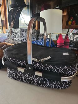 IGLOO ICE CHEST & picnic basket