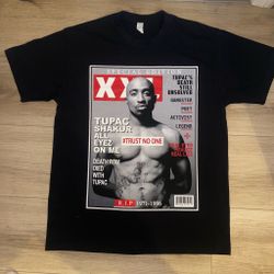 Tupac Men’s Large Black & Red XXL Magazine Graphic Tee