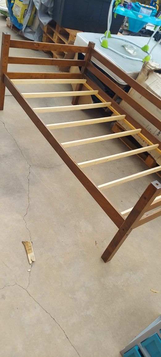 Twin size bed $25