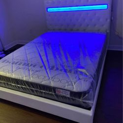 Bed Frame White Full Size (Mattress Sale For Separated) . Cama Led Totalmente Nueva Todos Los Tamaños El Colchón Se Vende Por Separado Todos Los Model