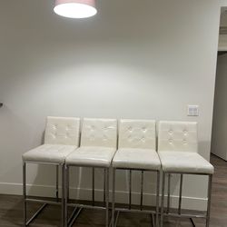 Tall white  chair  measurements check the pictures.   1to 10 it’s a7