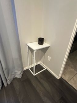White Slim Accent Table – C-Shaped Couch Side Table / Plant Stand