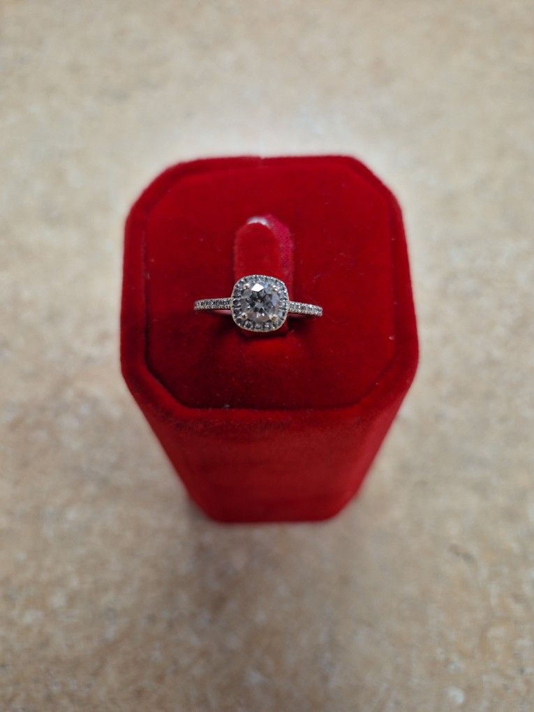 14k White Gold Round Diamond Halo Ring