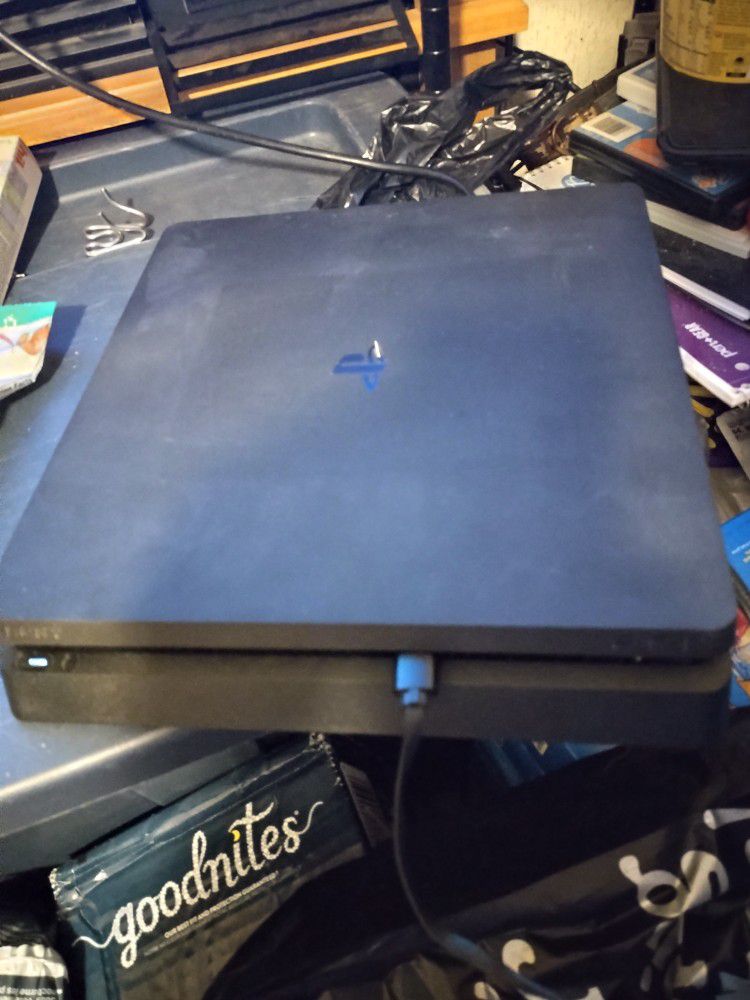 PS4 PS4 with one controller 
& 7 games 