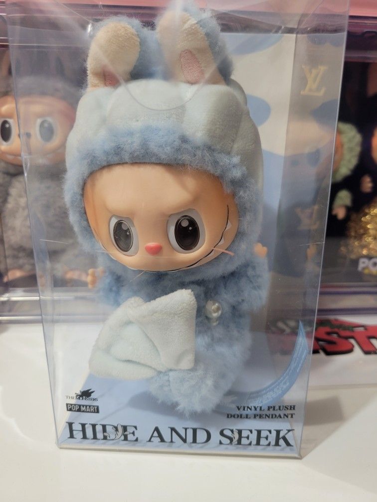 
Pop Mart Labubu Singapore Exclusive Ver Vinyl Plush Doll Pendant Damage Box