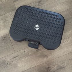 Mind Reader Foot Rest, Under Desk at Work, Ergonomic, Height Adjustable, Office, Plastic, 18" L x 13.5" W x 6.5" H, Black