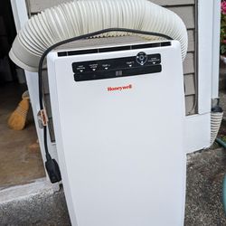 Honeywell MN10CESWW Portable Air Conditioner, 10,000 BTU Cooling, with Dehumidifier & Fan (White)
