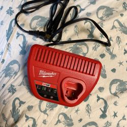 Milwaukee M12 Charger 