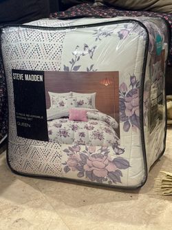 Brand new queen bedding