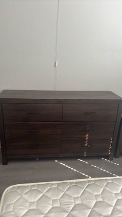 Dresser set
