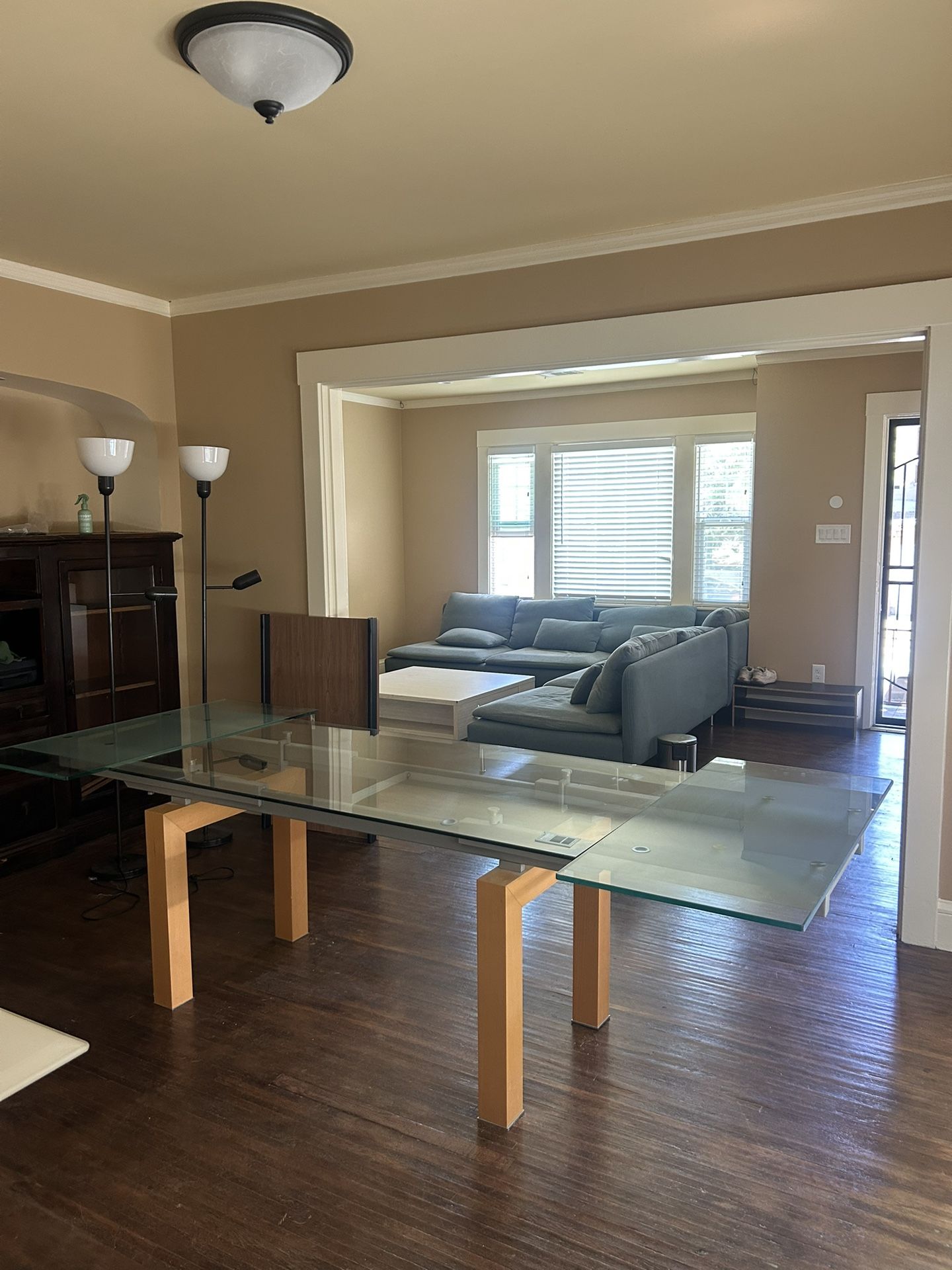 extendable glass table