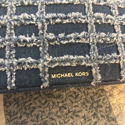 Michael Kors rare and stylish denim bag featuring a beautiful, unique design. A standout piece that’s perfect for everyday wear or adding a special to