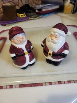 Santa and Mrs Clause Salt & Pepper Shaker