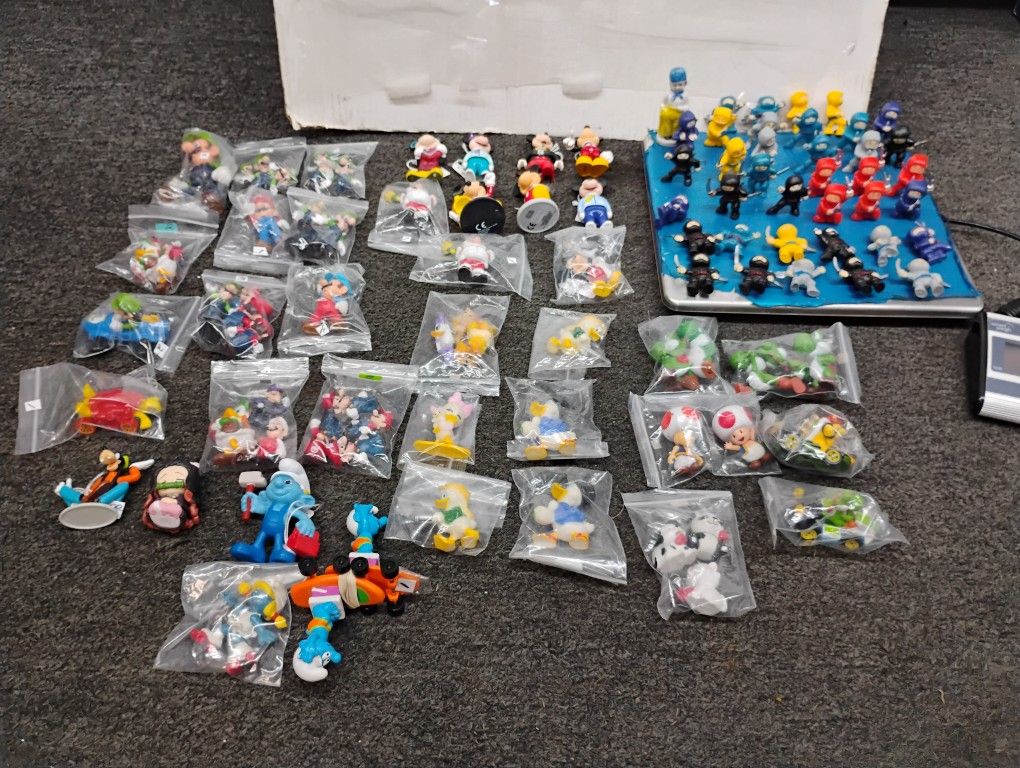37 Ninjas one nizuko one Hot Wheels turtles shell 34 Mario family 2 paw patrol 7 ducks 4 Smurfs 10 Mickey one Goofy one porcelain 3 black white and re