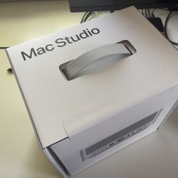 NEW Apple M4 Max chip with 14‑core CPU, 32‑core GPU, 16‑core Neural Engine 36GB Memory