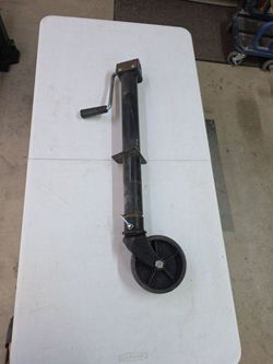 Hand crank trailer jack with wheel