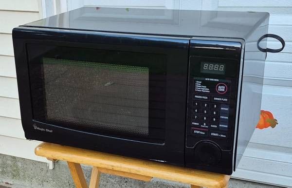 Magic Chef Microwave 1000 watts 1.1 cubic feet