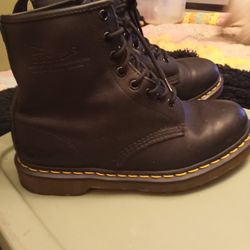 Doc Martens 1460 Men's Size 8 Women's 9 Like New