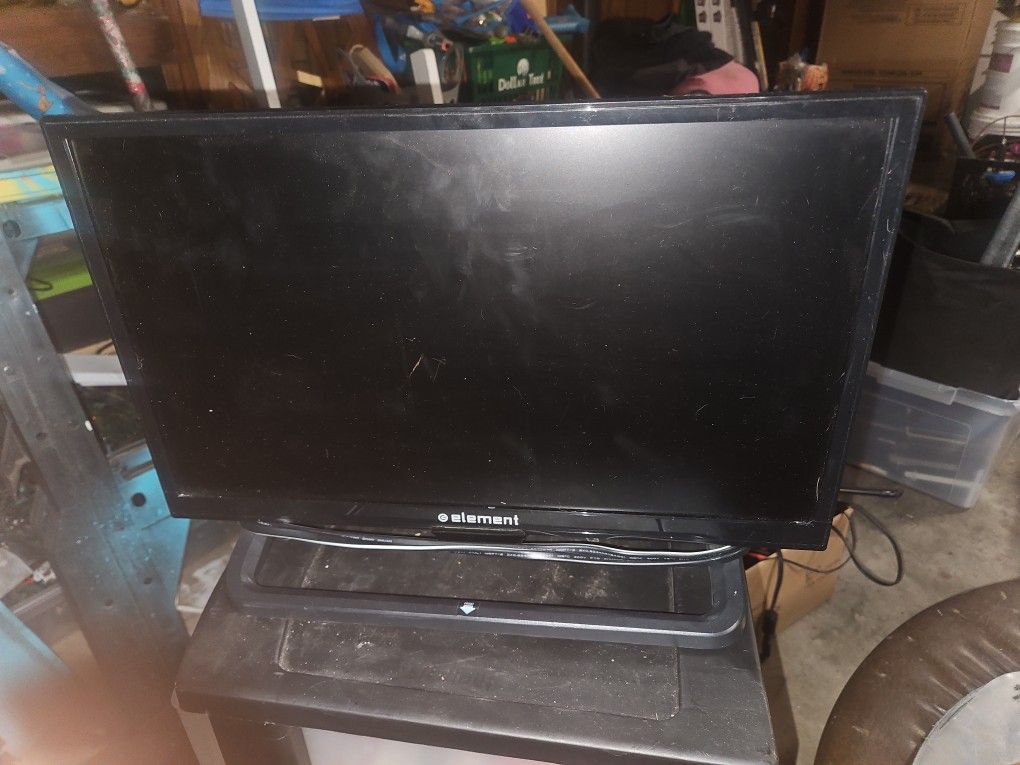 Element 18 Inch Flat Screen