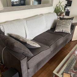 Comfy Couch With 4 Throw Pillows - Free Throw Blanket!