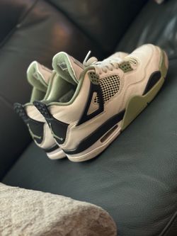 Authentic Jordan 4 seafoam men’s 7.5 9 in women