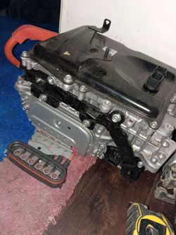 Ac-dc hybrid power inverter for a Toyota camry