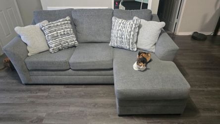 Couch 2025 ashley furniture
