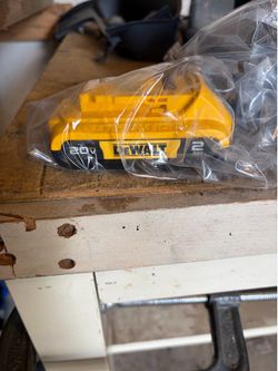Dewalt 2AH battery and charger