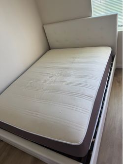Full size bed